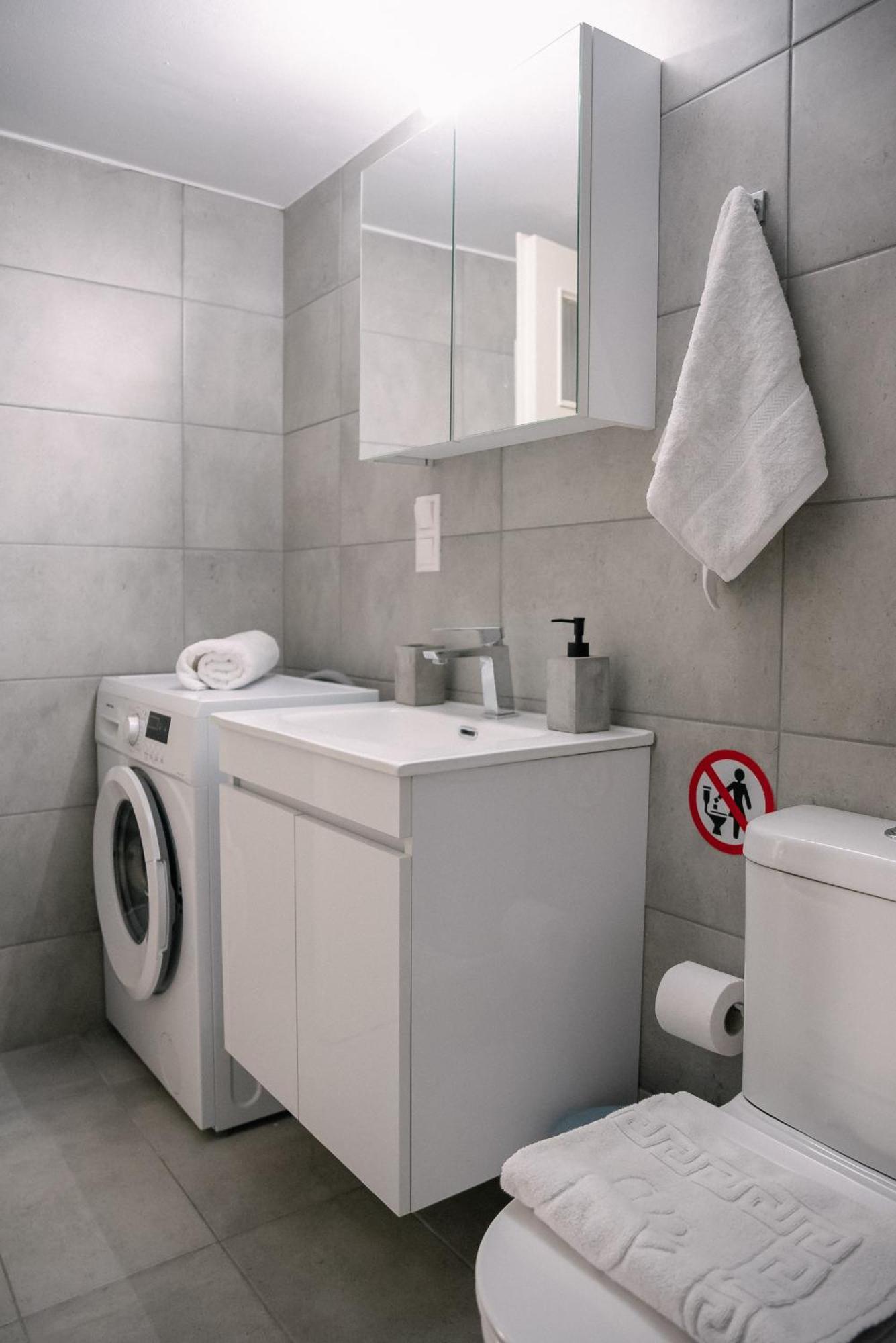 Ferienwohnung 3Cs Athens Ampelokipoi Comfy Flat Ft Patio Airport Direct Day N Night Exterior foto